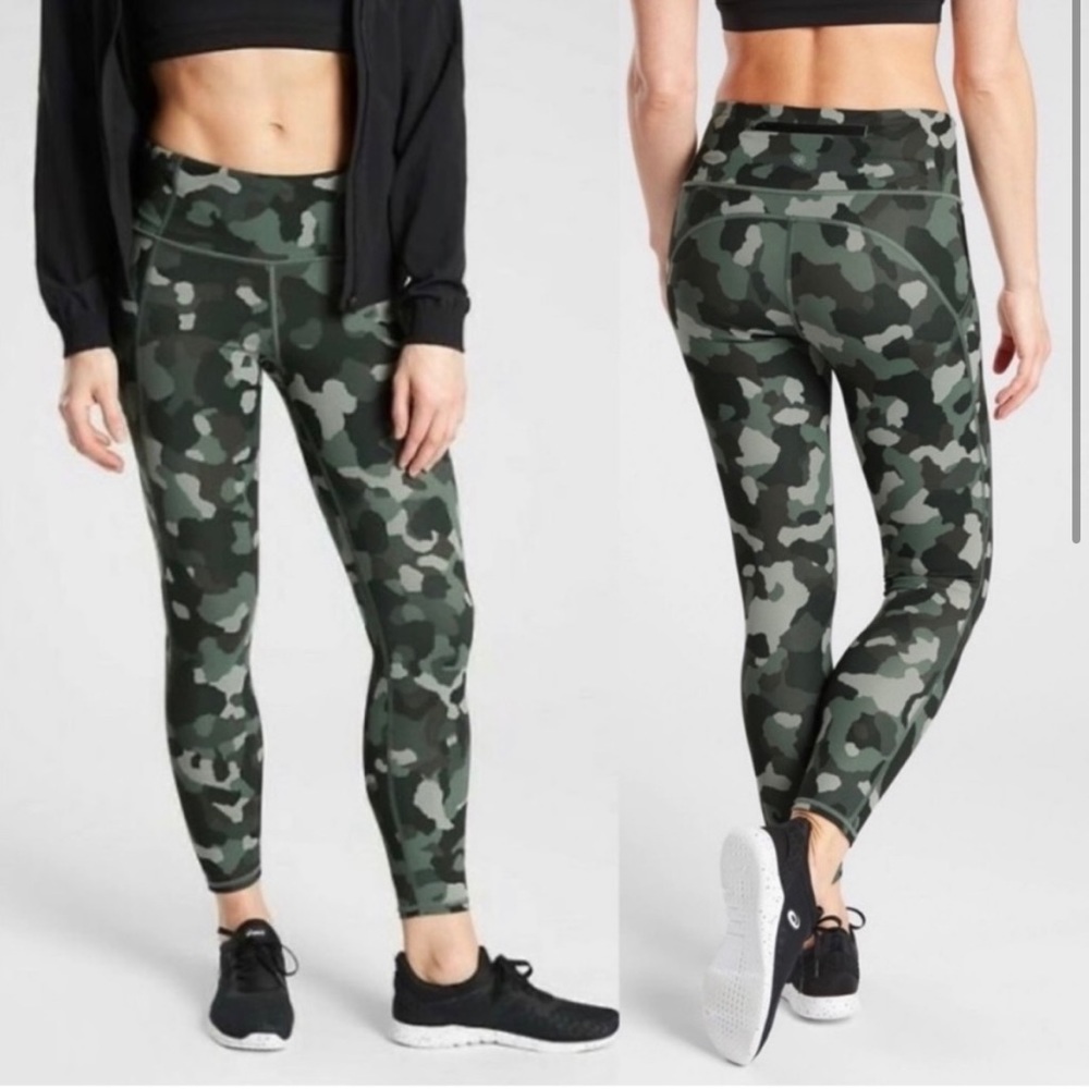 EUC Athleta lightning camo 7/8 tight, NWOT